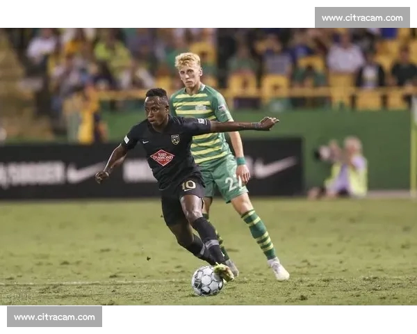 高清足球赛事直播APP下载指南畅享全球赛场精彩即时比分数据分析权威解说 - 副本 (134) - 副本 - 副本 - 副本 - 副本